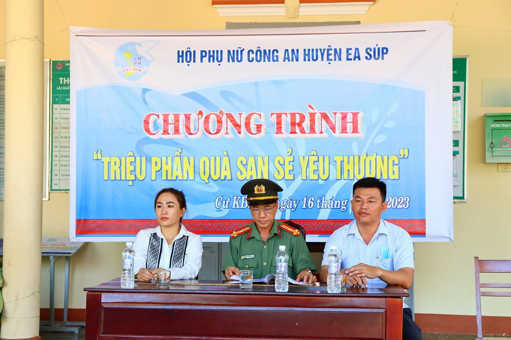 Hội Phụ nữ Công an huyện Ea Súp lan toả chương trình “Triệu phần quà sản sẻ yêu thương”