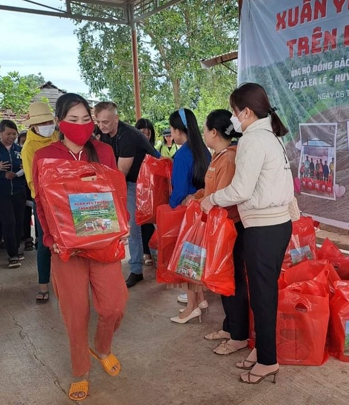 Chương trình Xuân yêu thương trên bản thôn tại xã Ea Lê