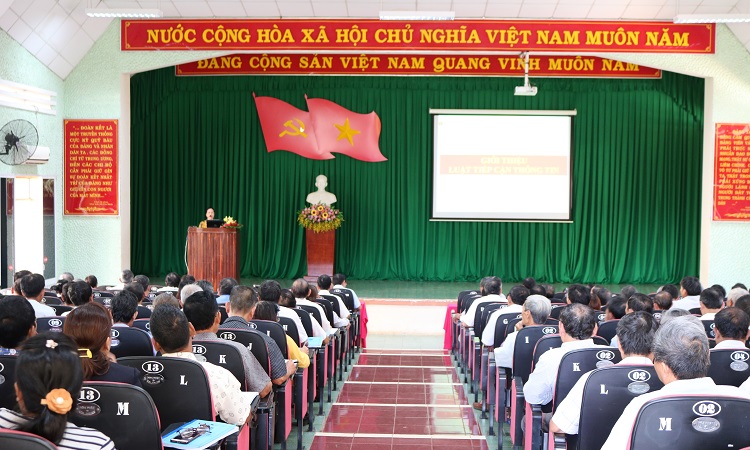 UBND Thành phố tổ chức Hội nghị phổ biến, quán triệt các văn bản mới ban hành
