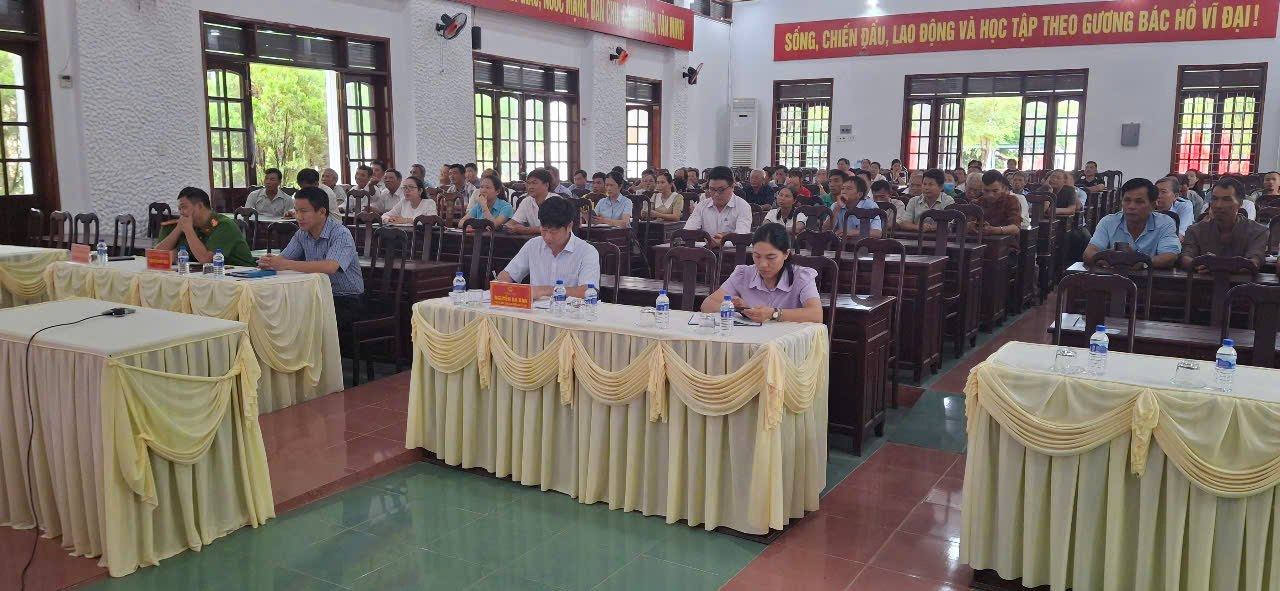 Cử tri xã Ea Súp tham gia tiếp xúc cử tri với Đoàn đại biểu Quốc hội tỉnh Đắk Lắk