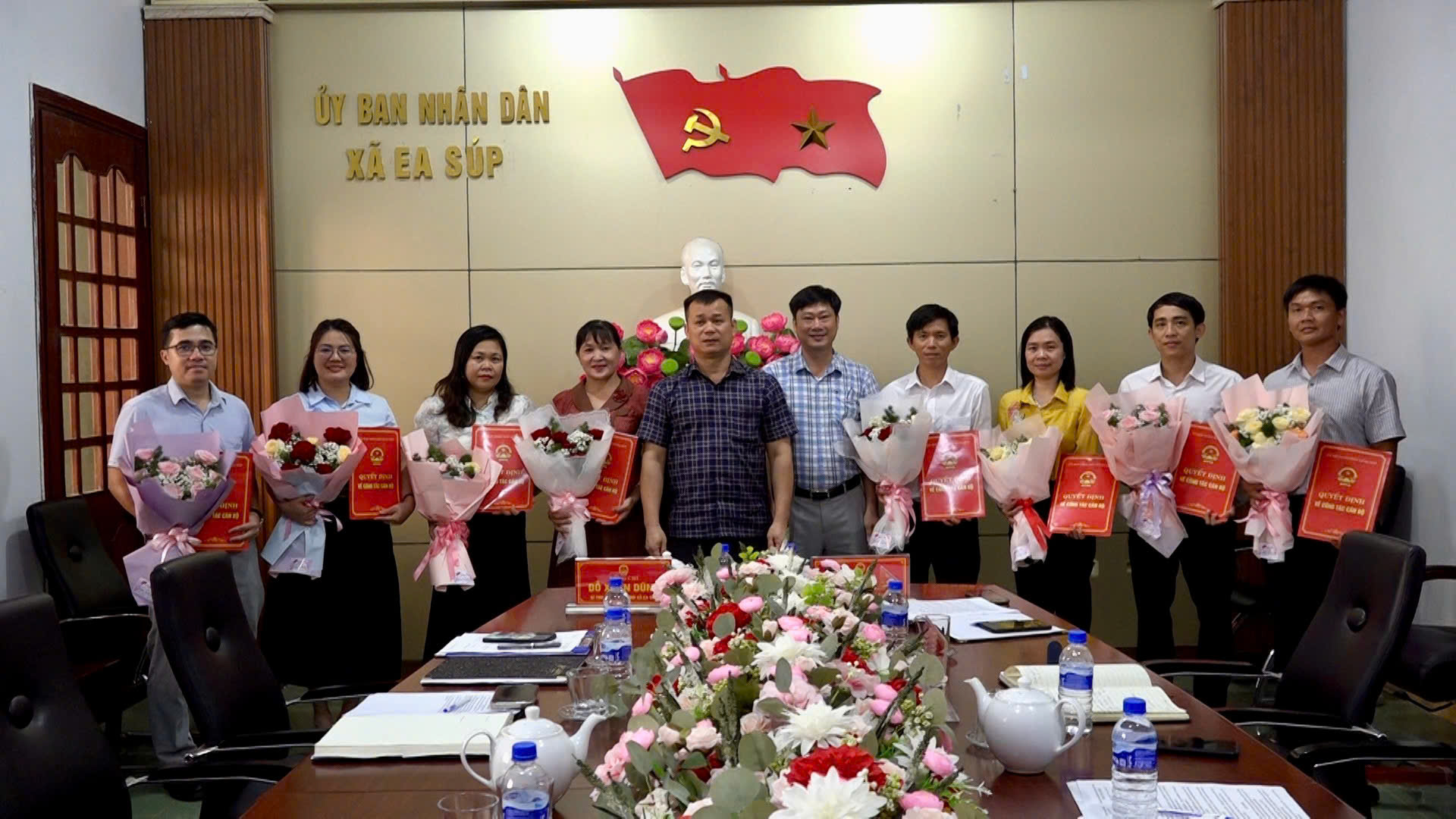 Công bố các quyết định của Chủ tịch UBND xã Ea Súp về công tác cán bộ