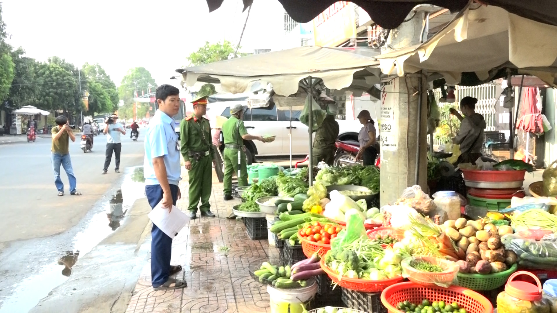 00032.MTS.00_00_02_20.Still001