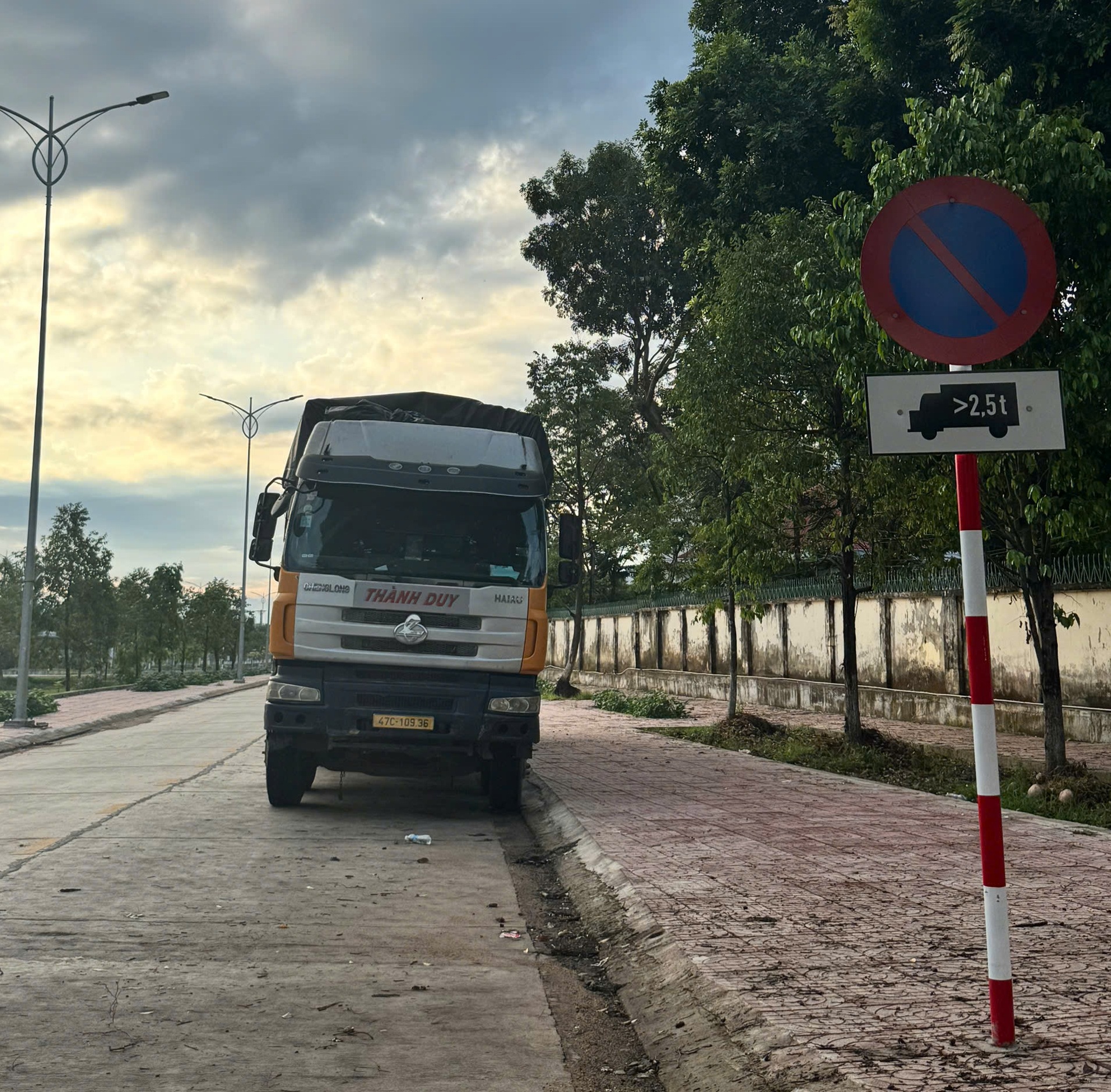 Nghiêm cấm tình trạng đậu, đỗ xe sai quy định