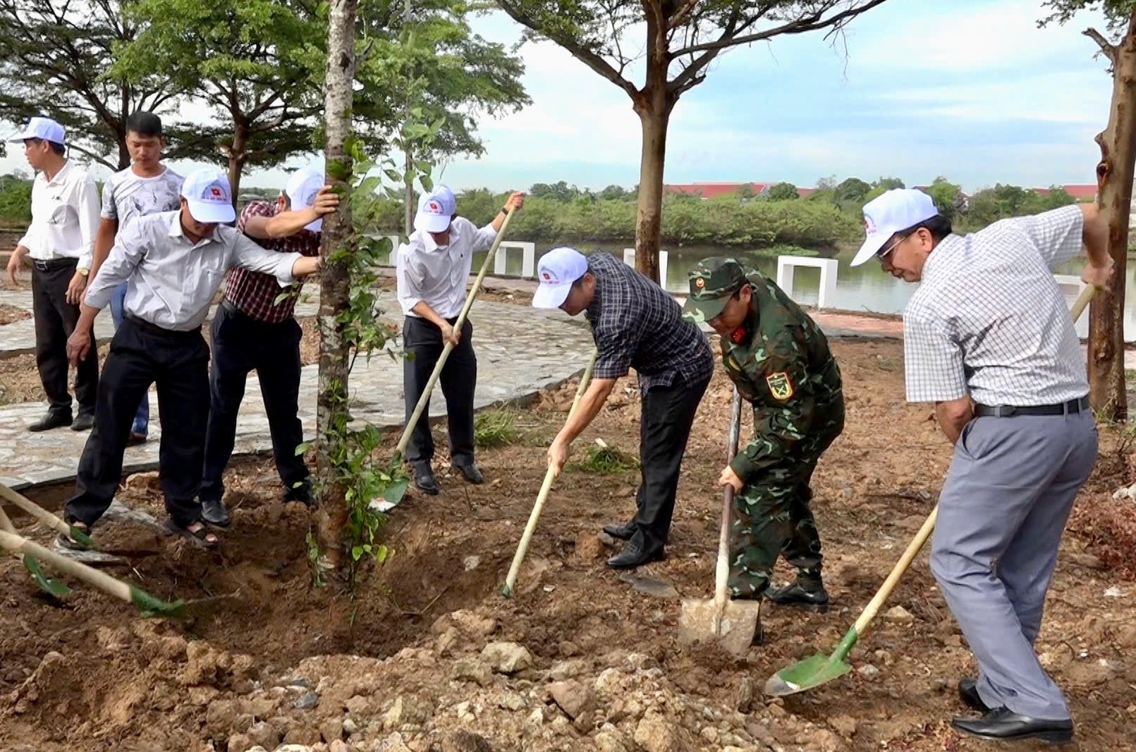 Lễ phát động Tết trồng cây "Đời đời nhớ ơn Bác Hồ" nhân kỷ niệm 136 năm Ngày sinh Chủ tịch Hồ Chí Minh