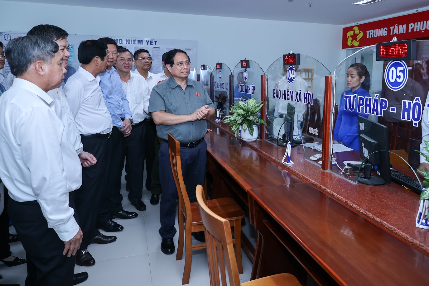 https://baochinhphu.vn/cach-mang-tinh-gon-bo-may-van-hanh-chinh-quyen-dia-phuong-hai-cap-dau-an-cai-cach-lich-su-102251230125915563.htm