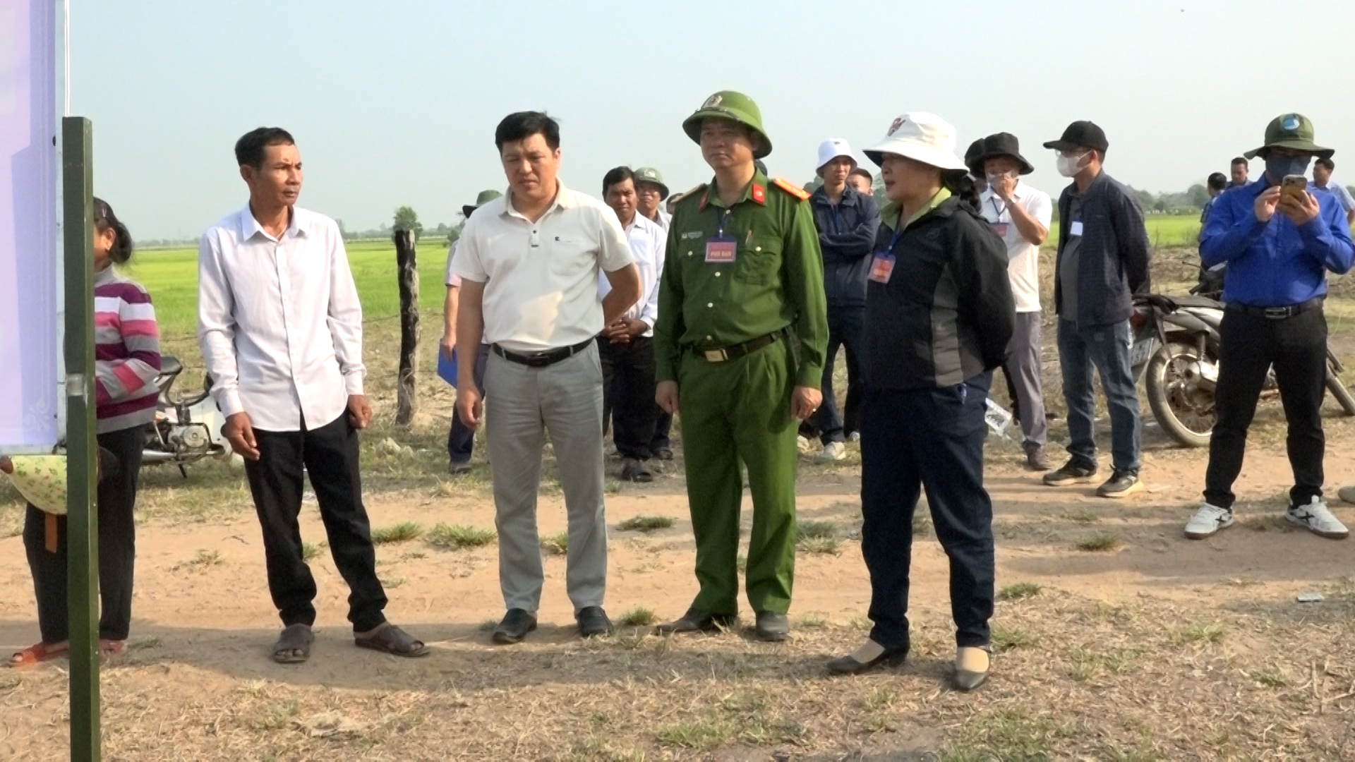 00032.MTS.00_00_01_09.Still001