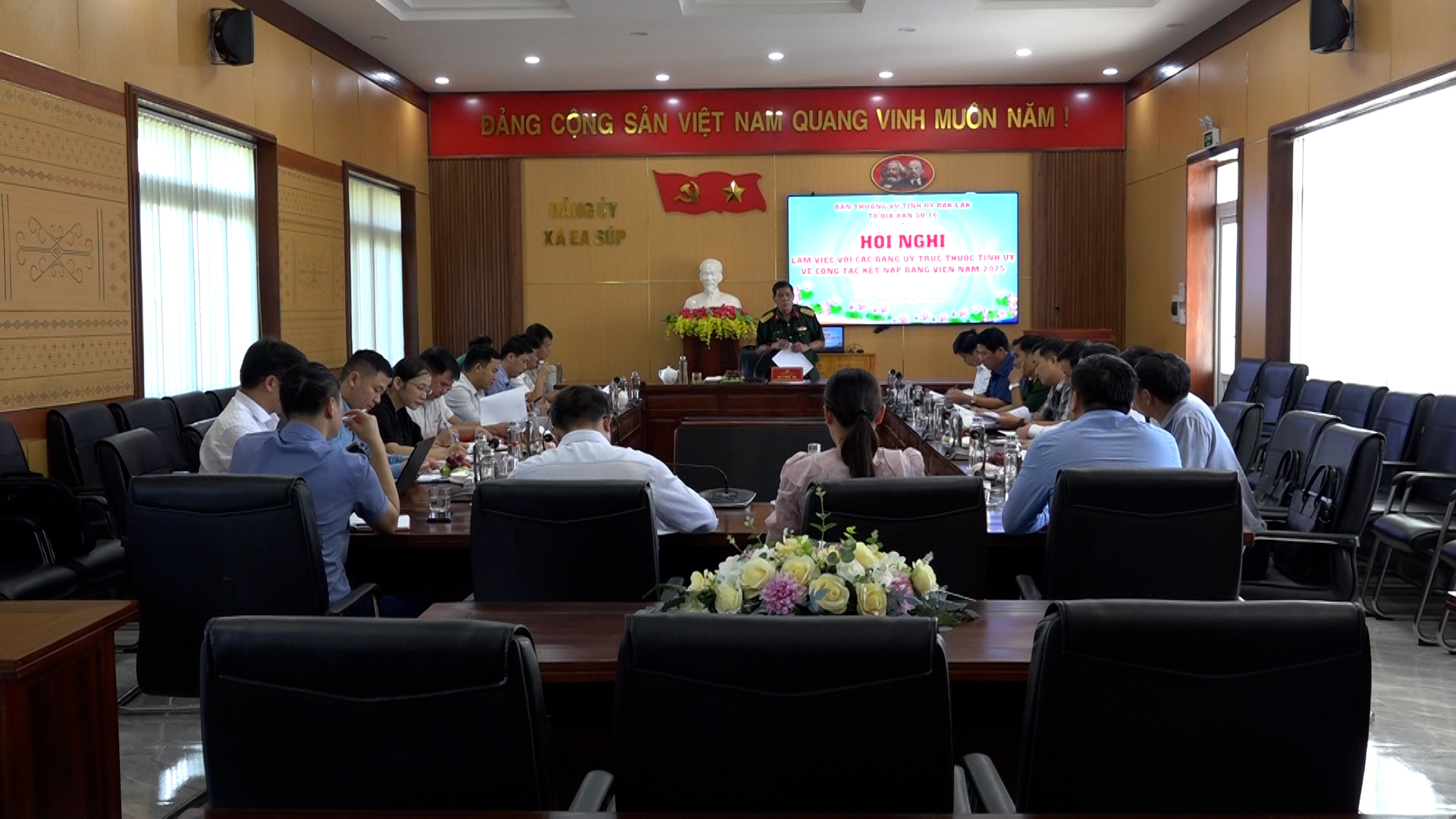Đoàn công tác của Ban Thường vụ Tỉnh ủy làm việc với các xã khu vực biên giới về công tác kết nạp Đảng viên