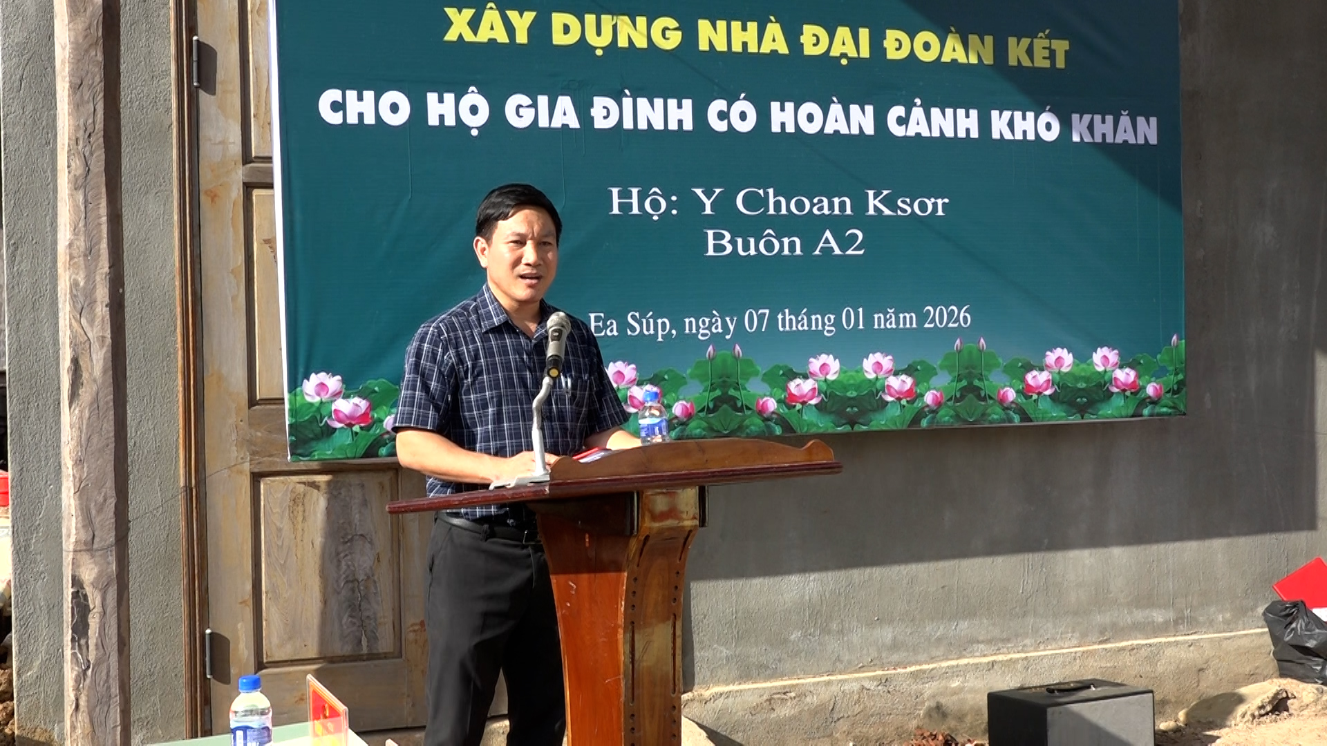 00028.MTS.00_01_15_13.Still001