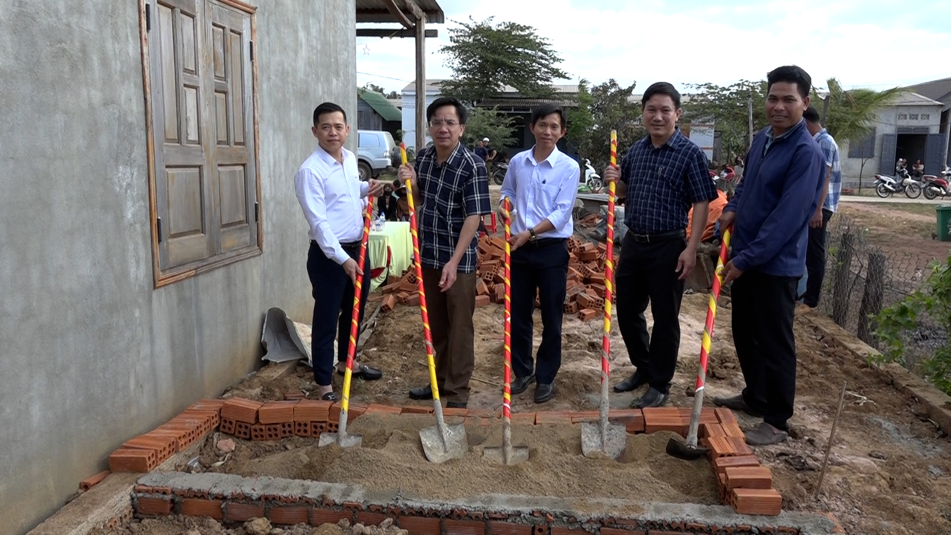 00034.MTS.00_00_02_11.Still001