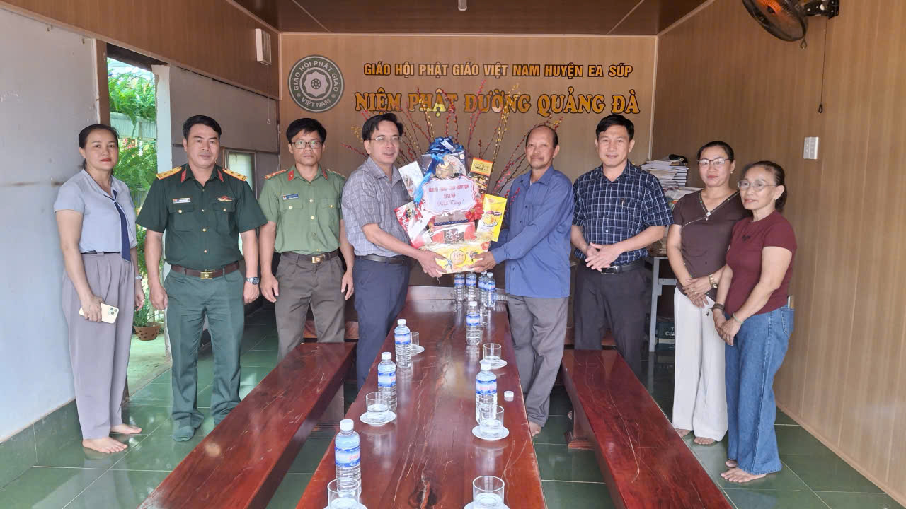 Thăm, tặng quà các cơ sở tôn giáo nhân dịp lễ Phật đản - Phật lịch 2570, dương lịch 2026